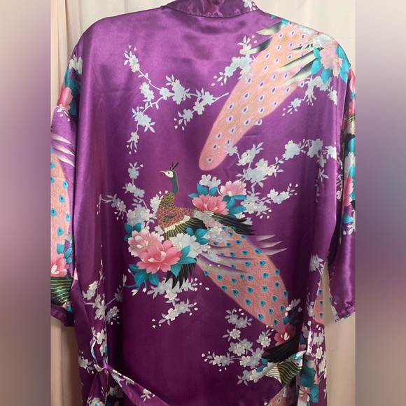 Kimono style robe. Size M. Beautiful purple 🦚 Peacock/floral print…. - Picture 1 of 7